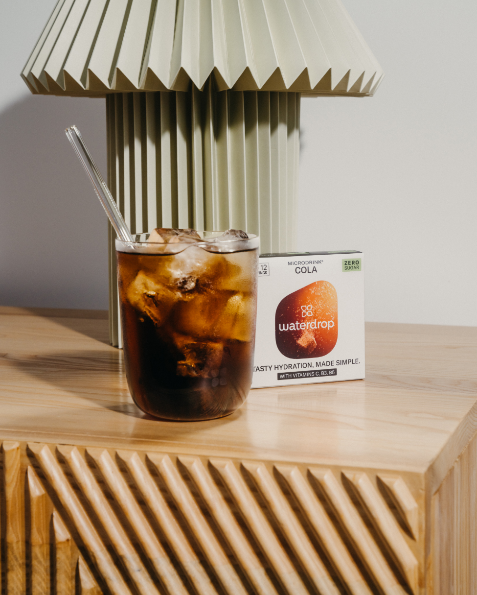 Ikonická příchuť COLA s jedinečností waterdrop®